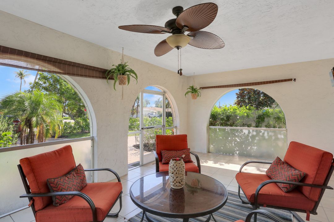 698 99th Ave N, Naples, FL 34108