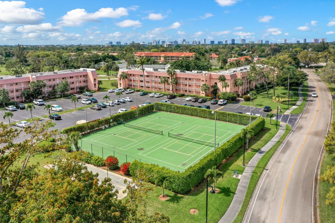 100 Forest Lakes Blvd #112, Naples, FL 34105