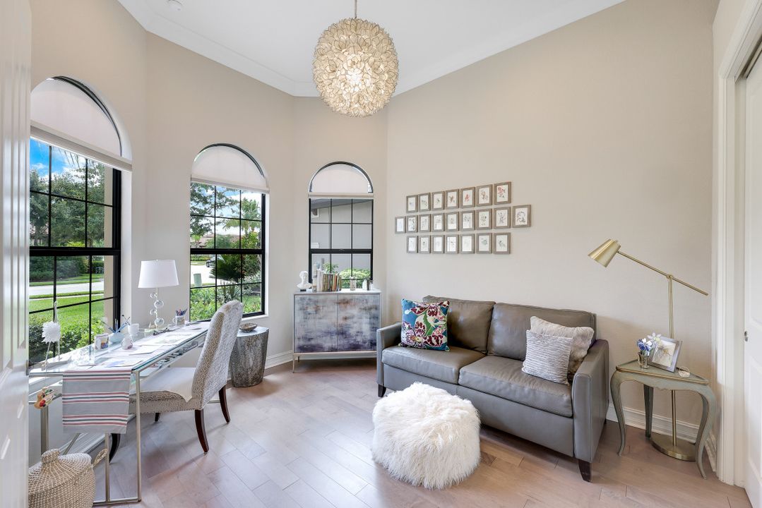 7375 Lantana Cir, Naples, FL 34119