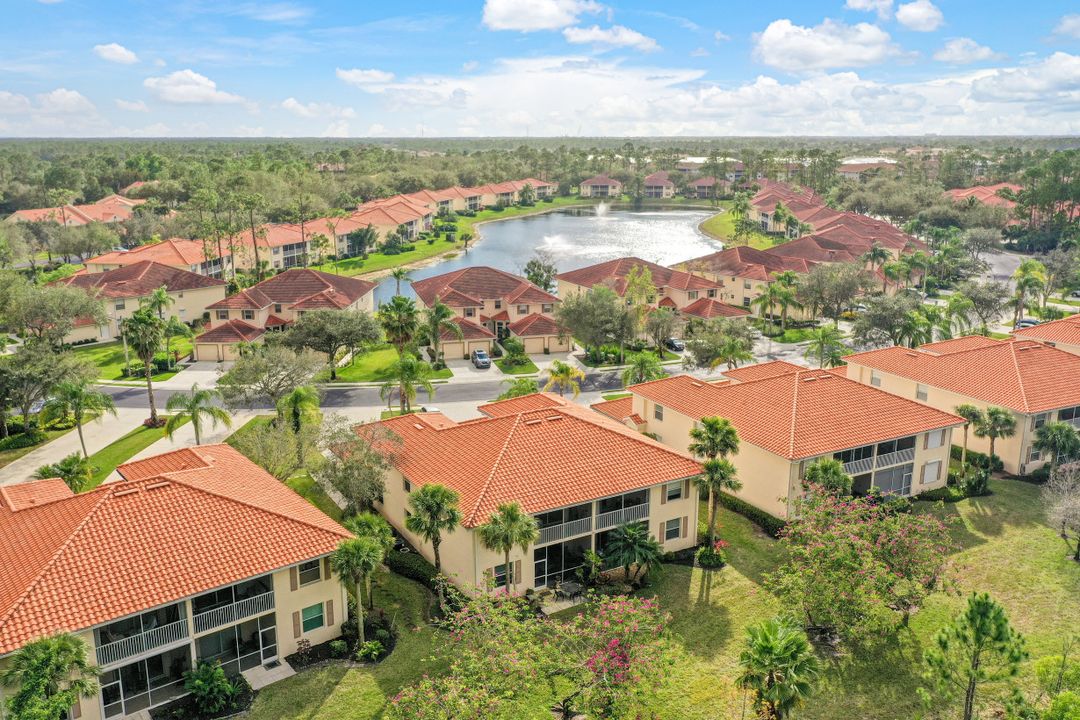 357 Robin Hood Cir #202, Naples, FL 34104