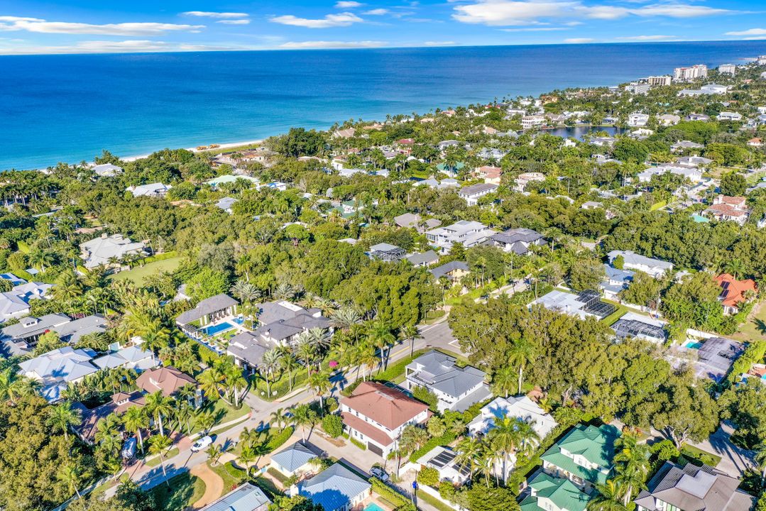 160 3rd St N, Naples, FL 34102