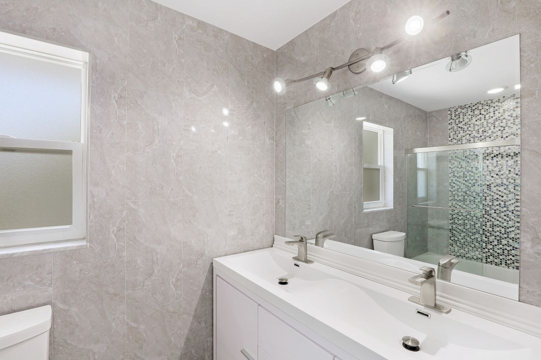 288 Grapewood Ct, Marco Island, FL 34145