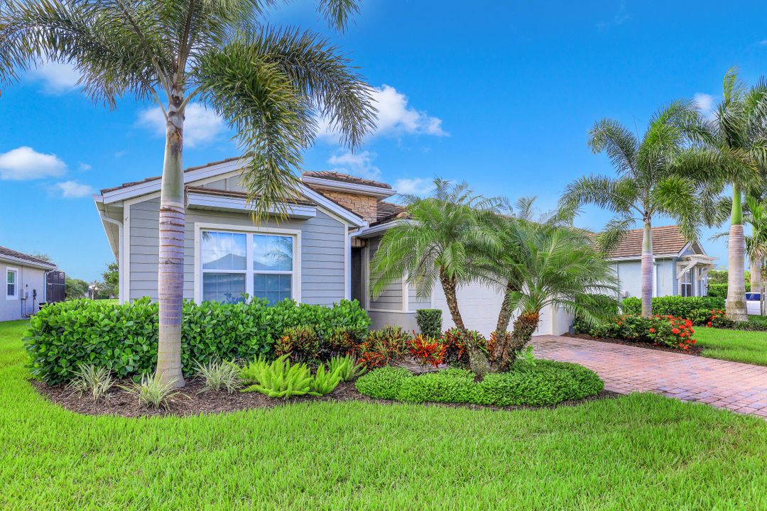 14664 Topsail Dr, Naples, FL 34114