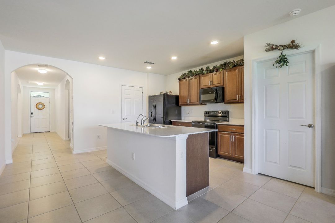 321 NW 11th St, Cape Coral, FL 33993