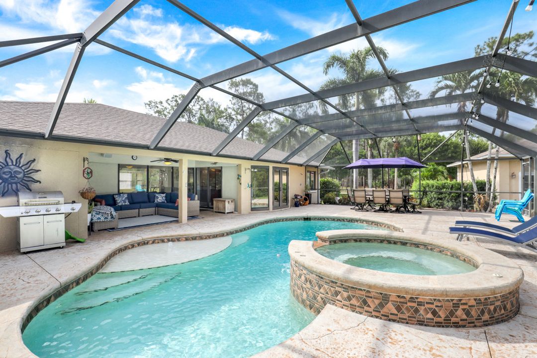 1941 Oakes Blvd, Naples, FL 34119