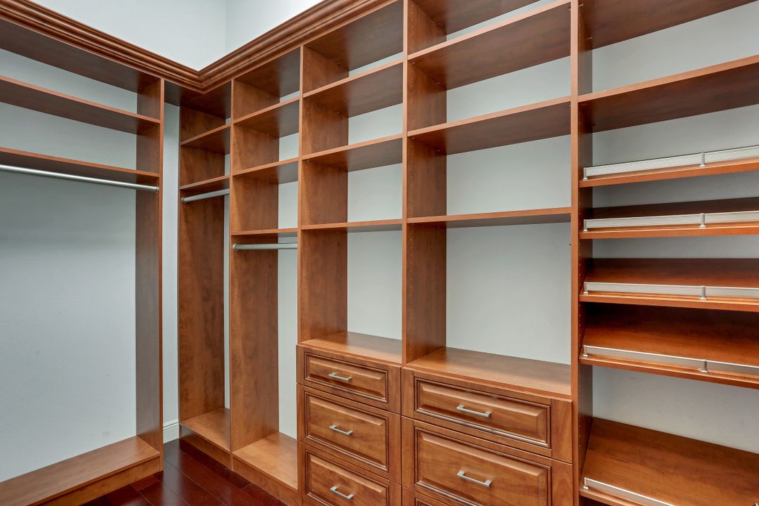 2934 Cinnamon Bay Cir, Naples, FL 34119