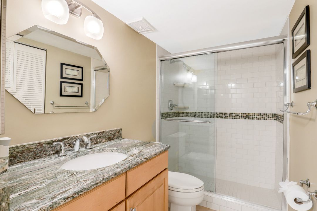 228 Fox Glen Dr APT 3202, Naples, FL 34104