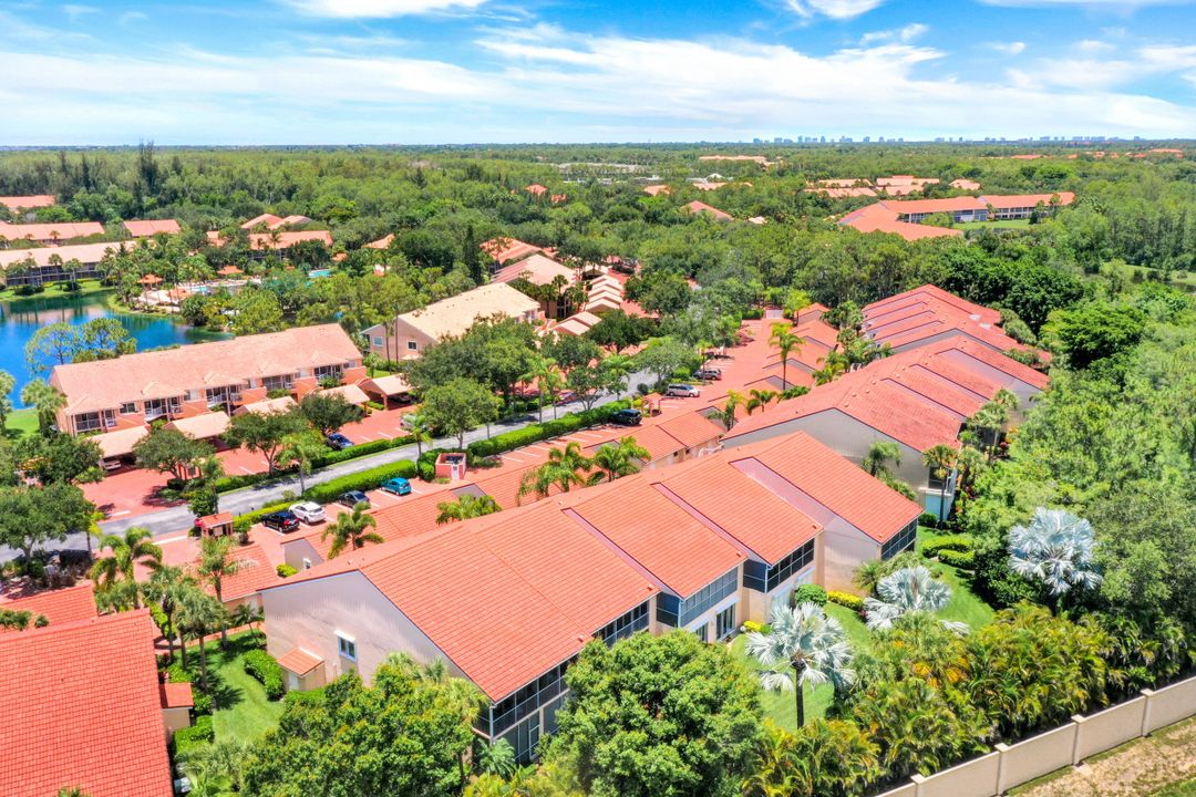 2395 Hidden Lake Dr #8, Naples, FL 34112