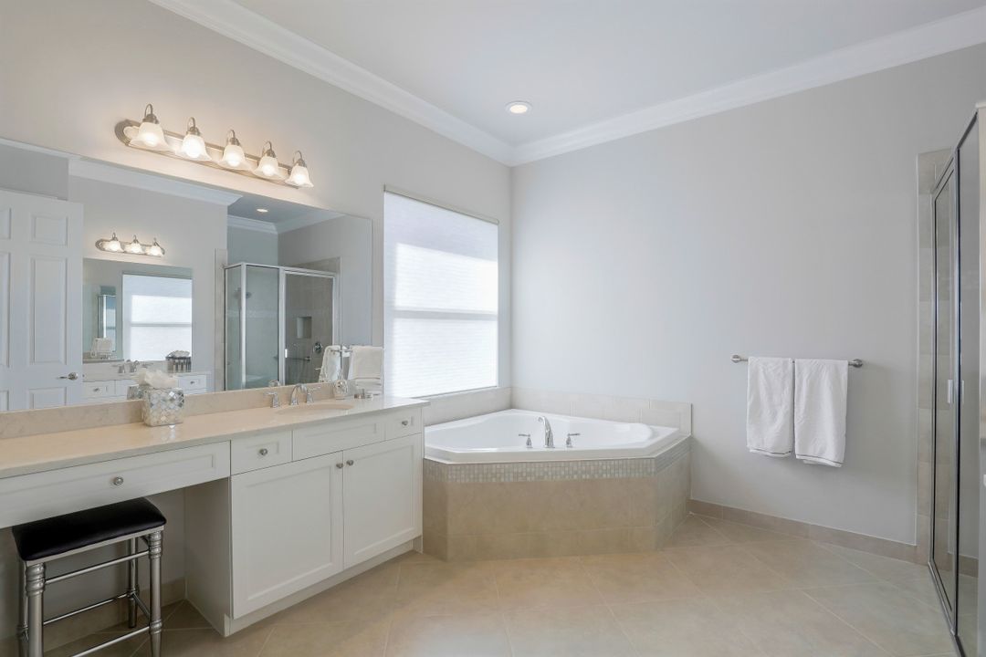 2748 Crystal Way, Naples, FL 34119