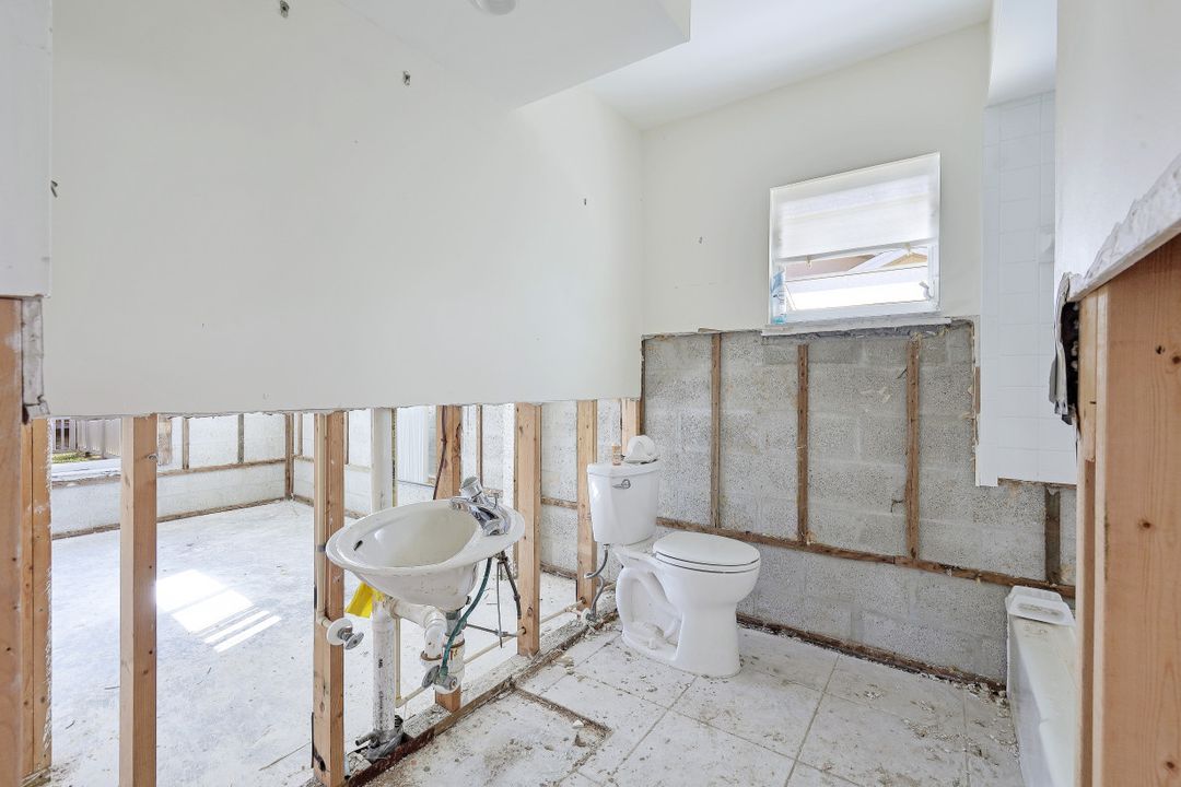 5327 SW 11th Ct, Cape Coral, FL 33914