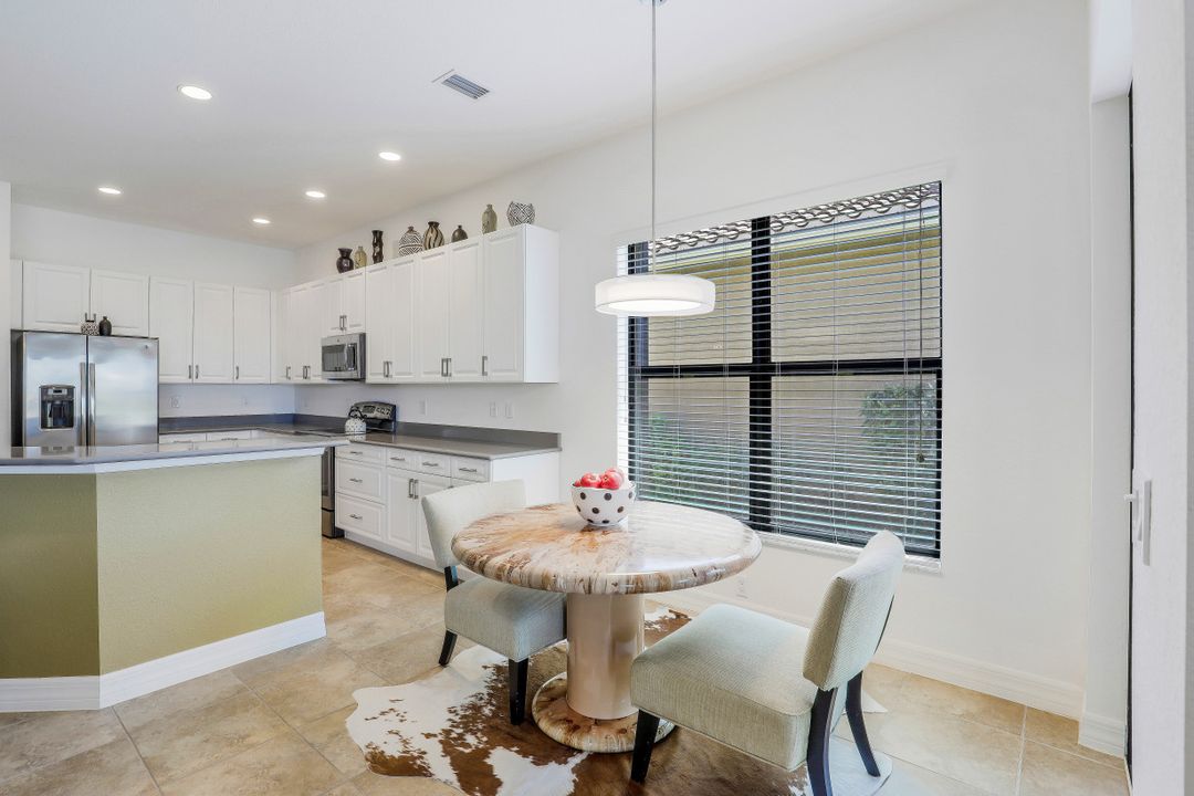 2797 Cinnamon Bay Cir, Naples, FL 34119