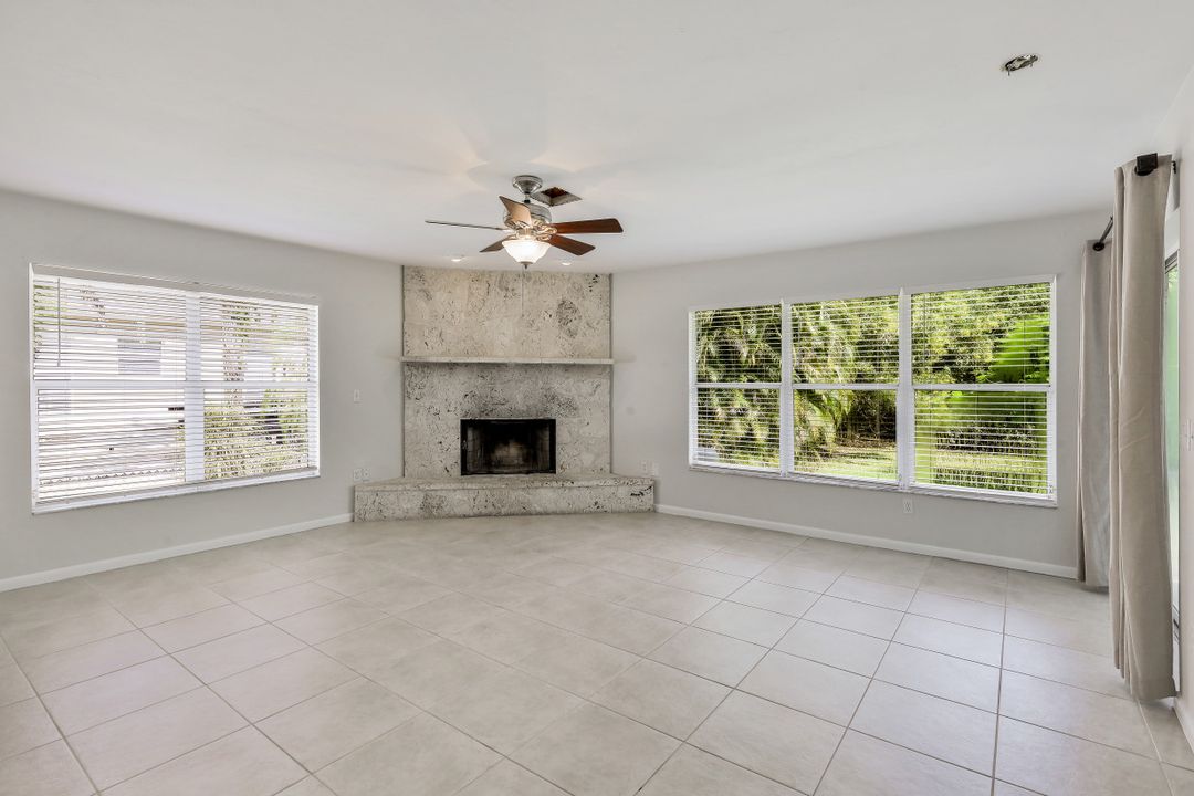 6581 Sable Ridge Ln, Naples, FL 34109