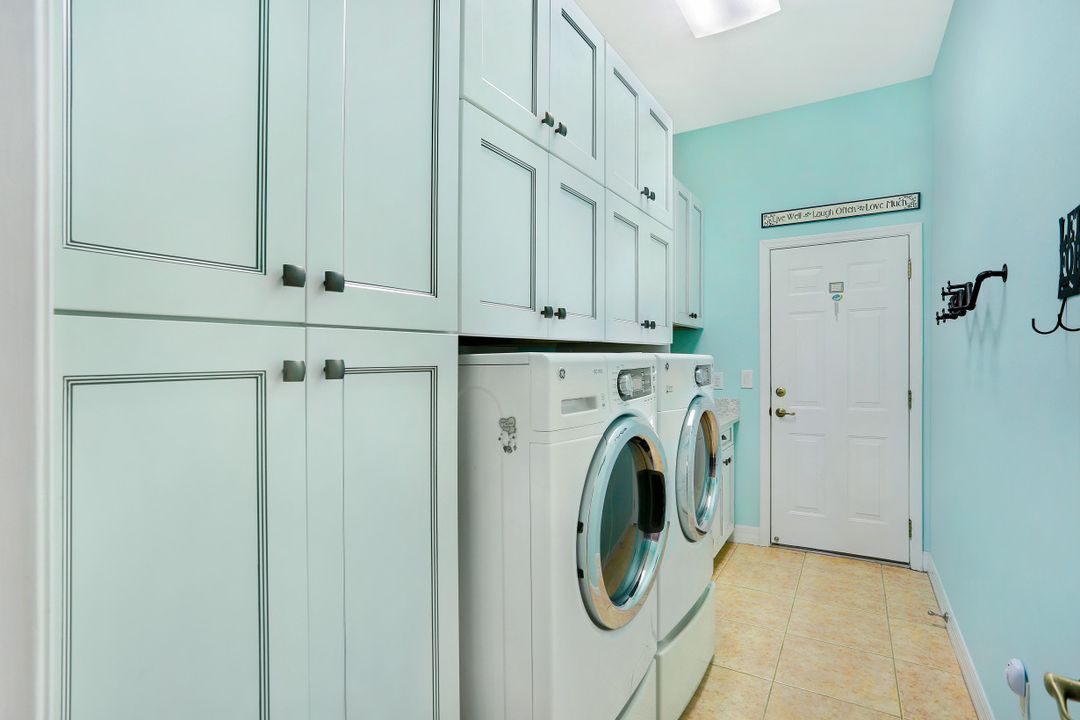 8708 S Lake Cir, Fort Myers, FL 33908