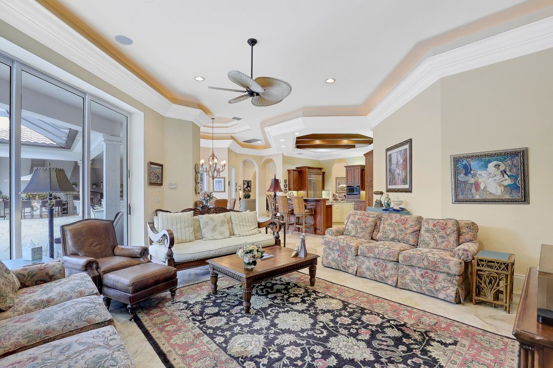 660 Riviera Dr, Naples, FL 34103