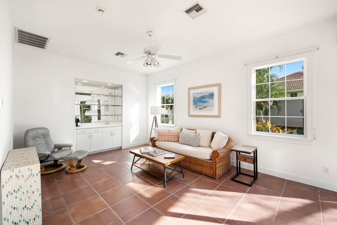 524 Eagle Creek Dr, Naples, FL 34113