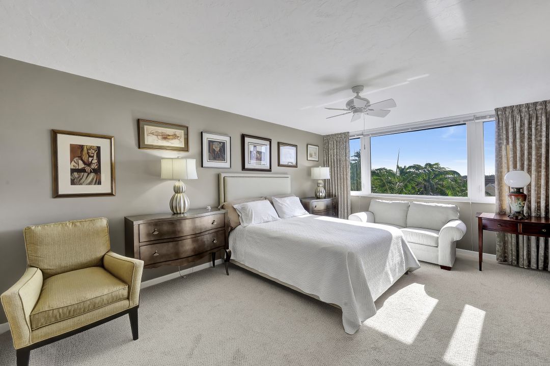 5601 Turtle Bay Dr #203, Naples, FL 34108