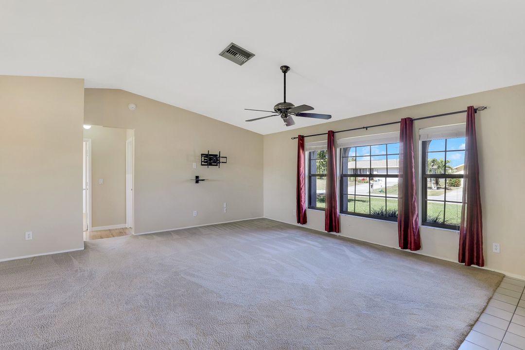 924 SE 15th St, Cape Coral, FL 33990