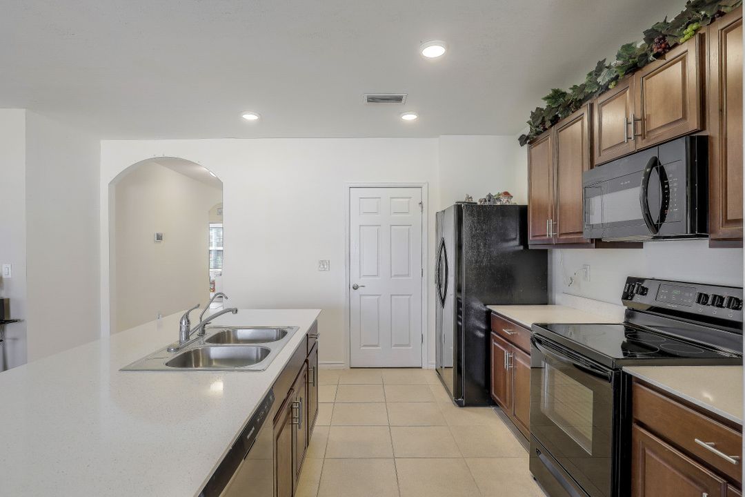 321 NW 11th St, Cape Coral, FL 33993