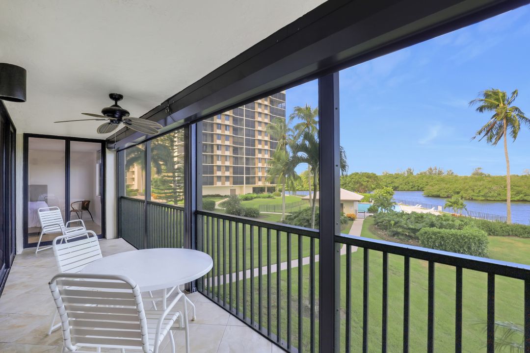 17 Bluebill Ave #104, Naples, FL 34108