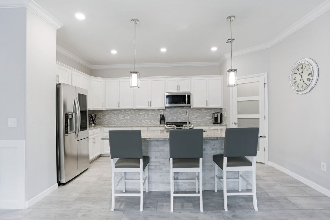 9385 Glenforest Dr, Naples, FL 34120