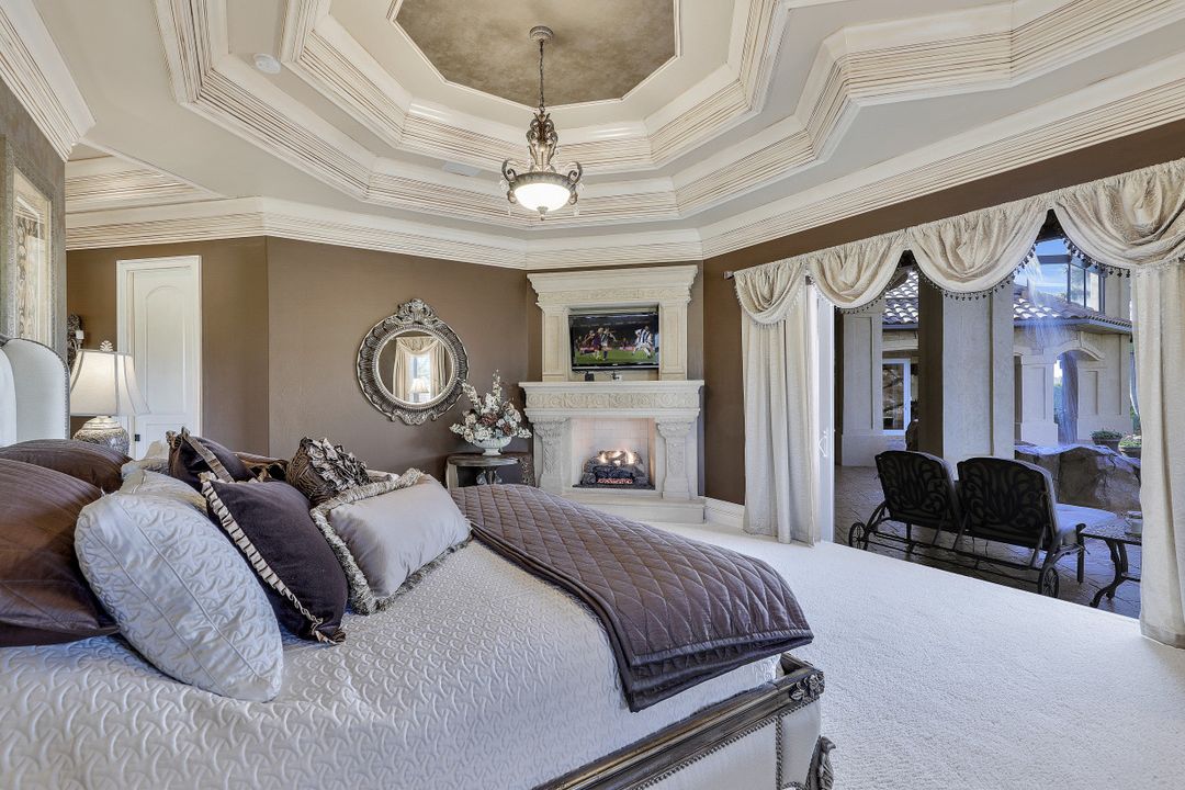 6411 Highcroft Dr, Naples, FL 34119