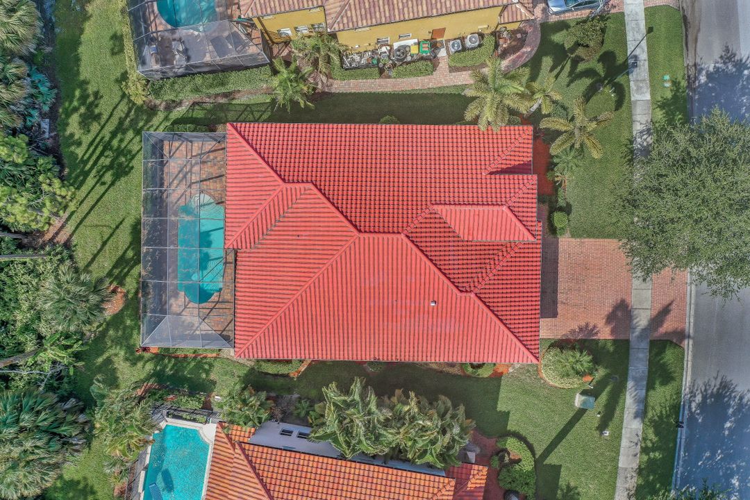 1985 Par Dr, Naples, FL 34120