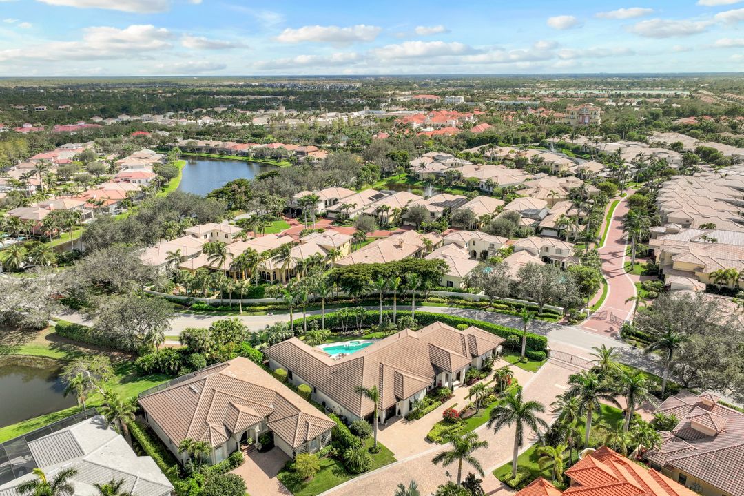 2546 Augusta Dr, Naples, FL 34109