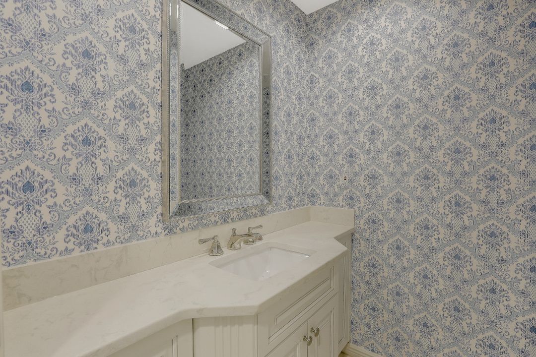 7225 Pelican Bay Blvd #605, Naples, FL 34108