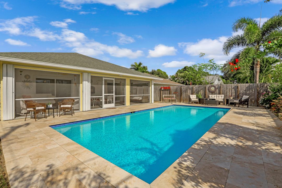 562 100th Ave N, Naples, FL 34108