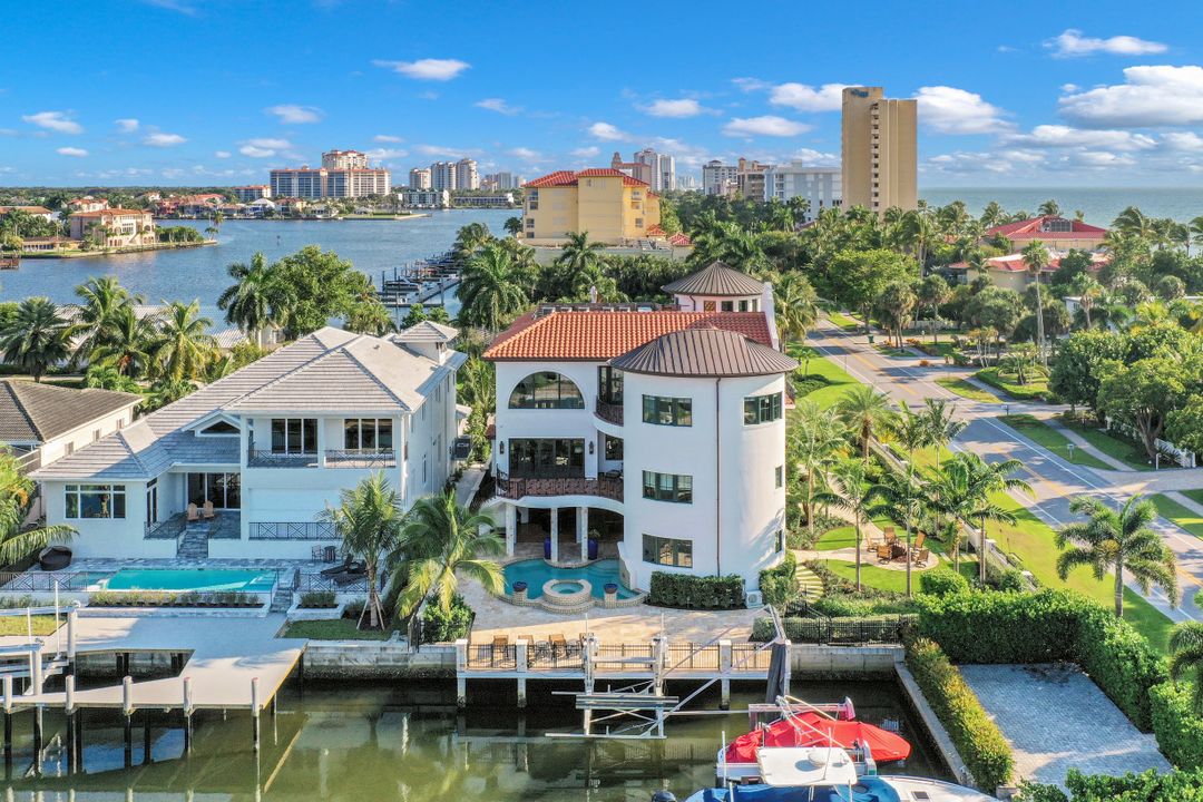 10080 Gulf Shore Dr, Naples, FL 34108