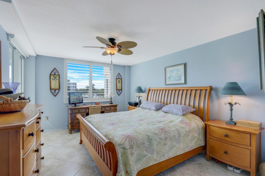 25 Bluebill Ave #201, Naples, FL 34108