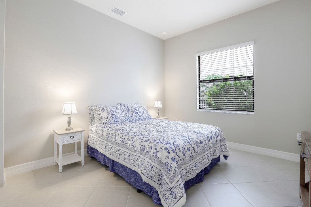 4554 Luminary Ave, Naples, FL 34119