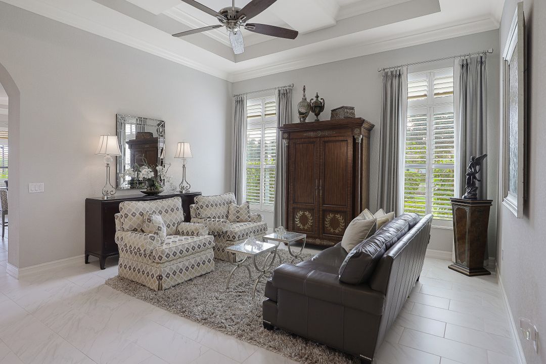 7450 Lantana Cir, Naples, FL 34119