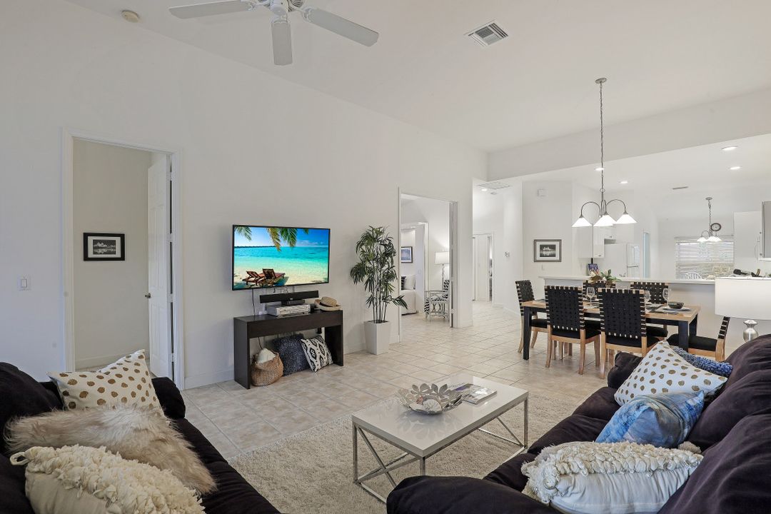 5873 Northridge Dr, Naples, FL 34110