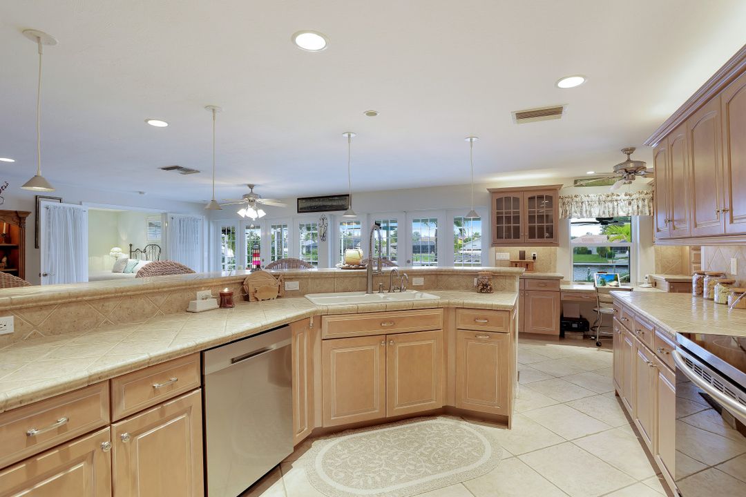 2019 SE 28th Terrace, Cape Coral, FL 33904