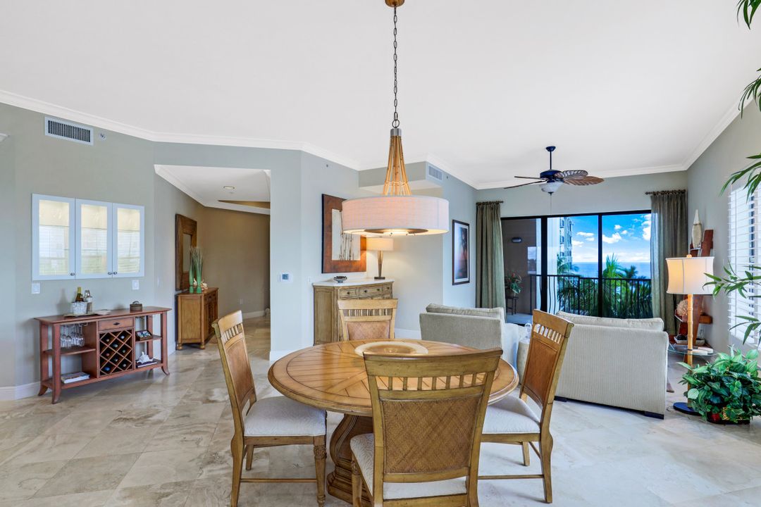 10620 Gulf Shore Dr #401, Naples, FL 34108