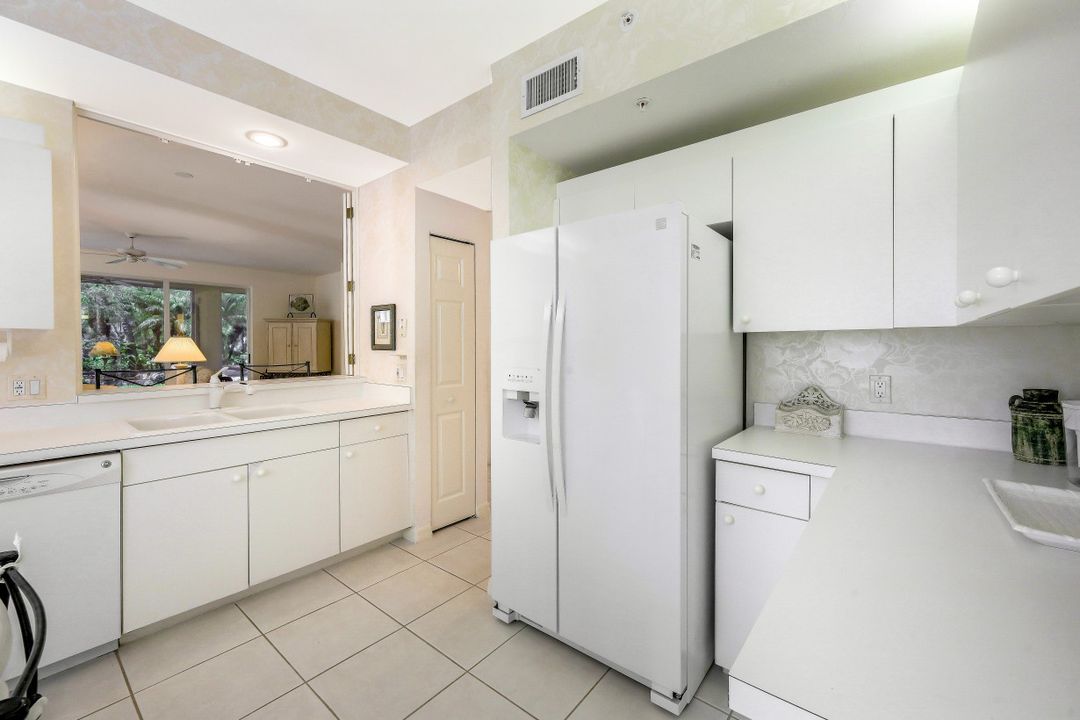 700 Lambiance Cir Apt 101, Naples, FL 34108