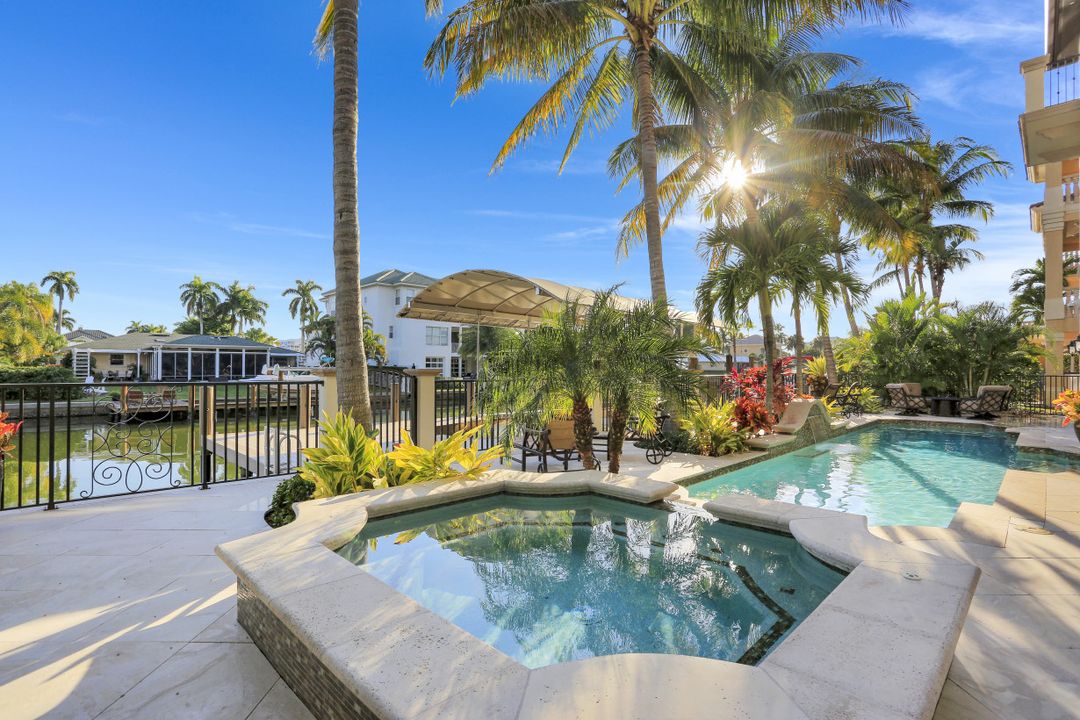 172 Seabreeze Ave, Naples, FL 34108