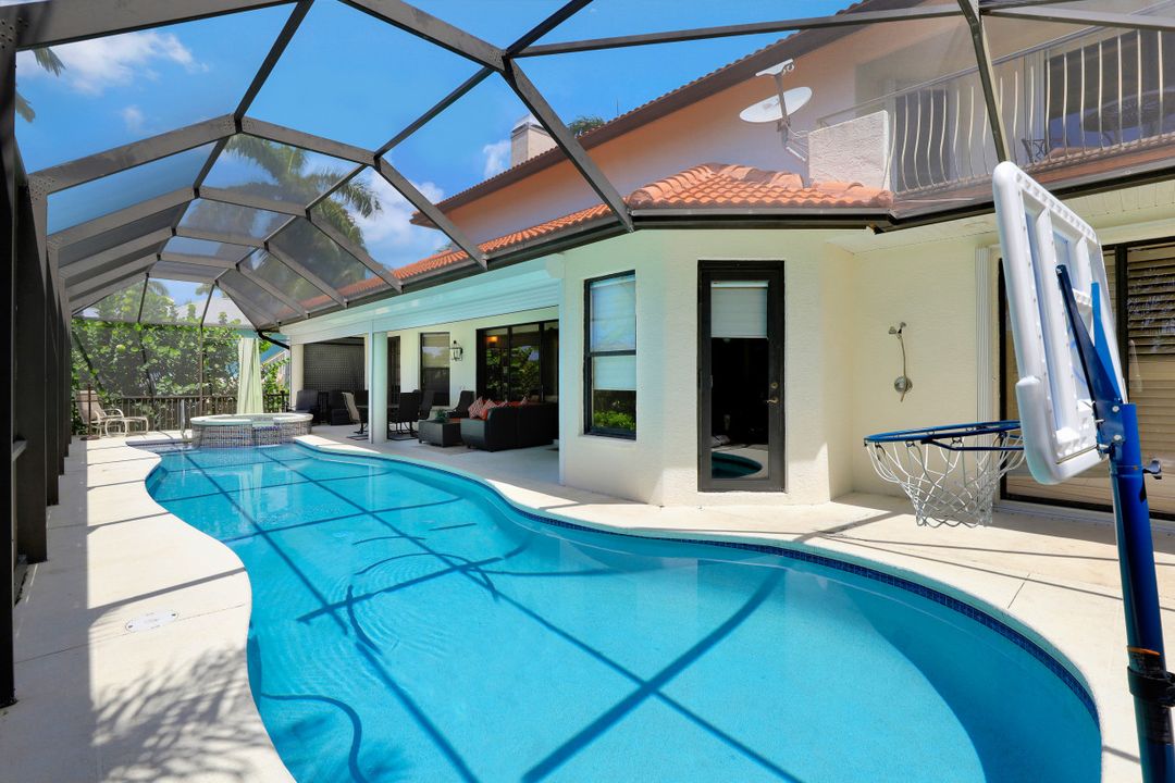 426 Spinnaker Dr, Marco Island, FL 34145