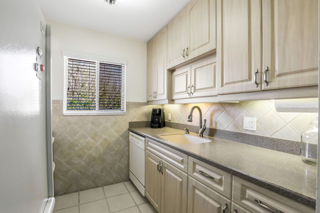 1100 Gulf Shore Blvd N #306, Naples, FL 34102