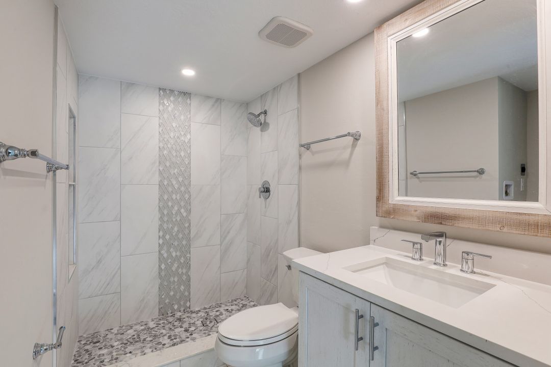 53 High Point Cir W #107, Naples, FL 34103