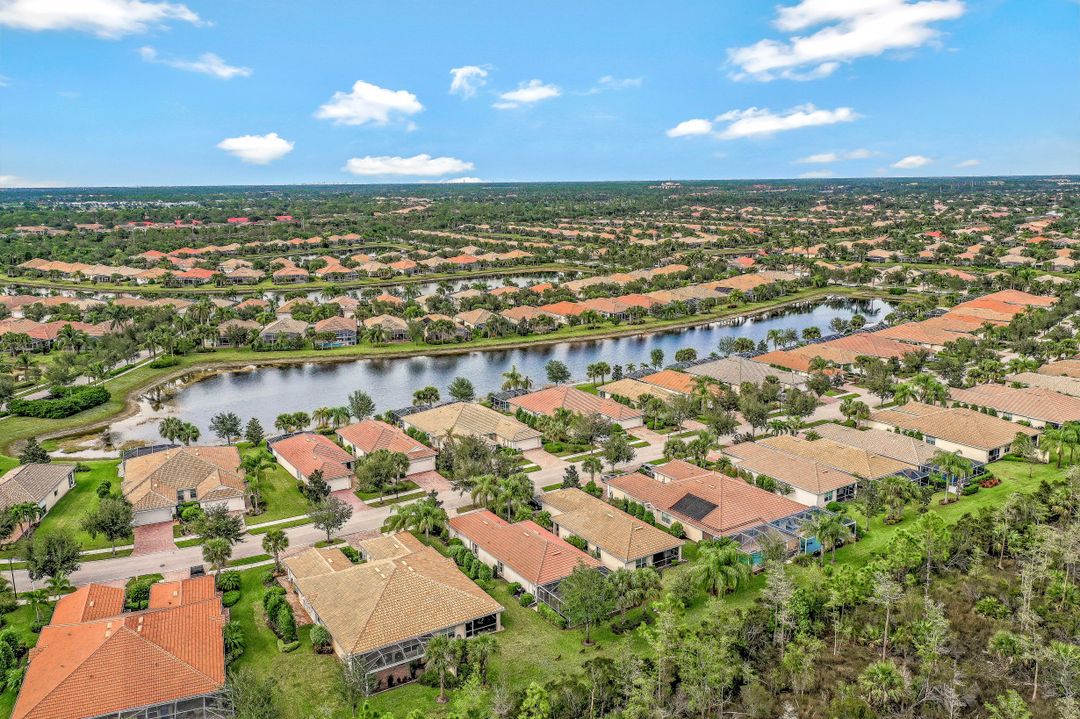 8458 Karina Ct, Naples, FL 34114