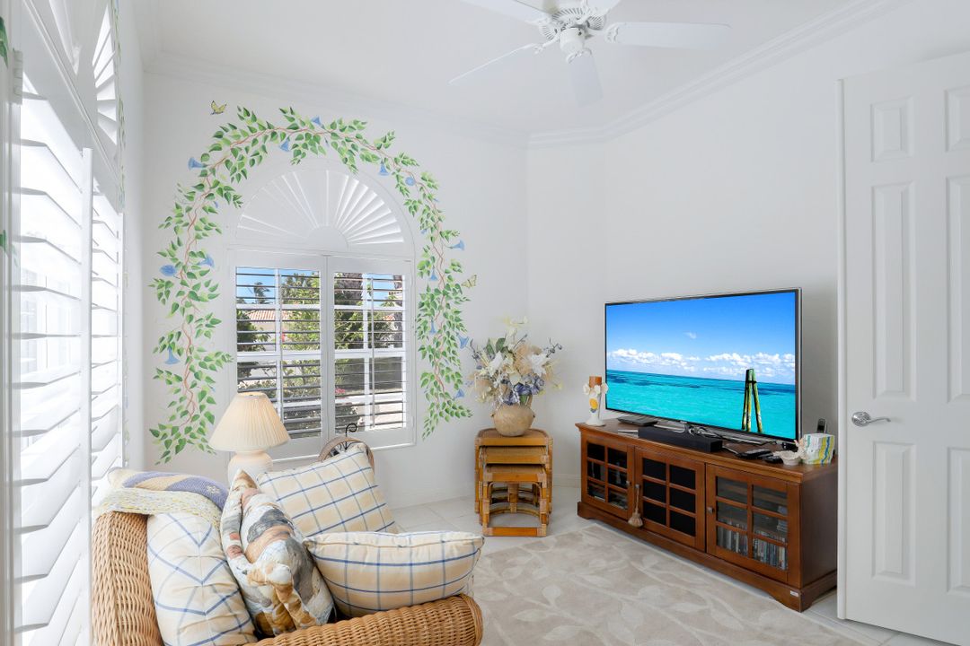 4000 Isla Ciudad Ct, Naples, FL 34109