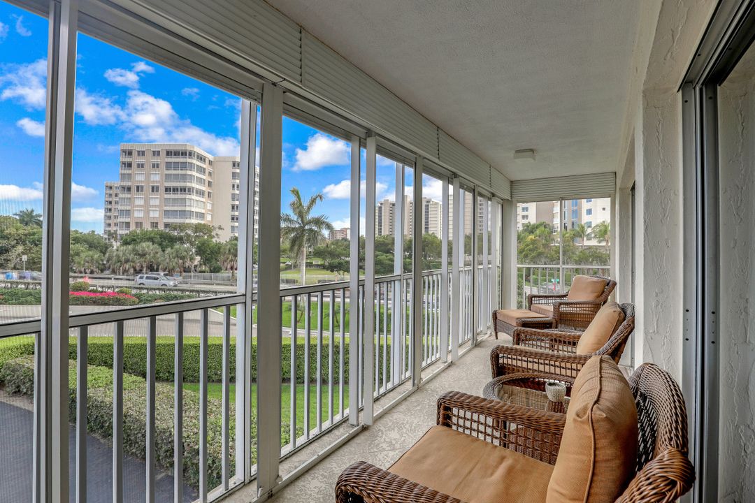 1 Bluebill Ave #306, Naples, FL 34108