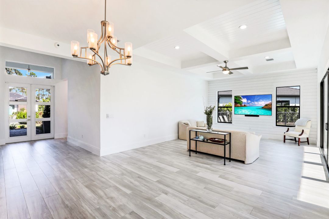 226 Legacy Ct, Naples, FL 34110