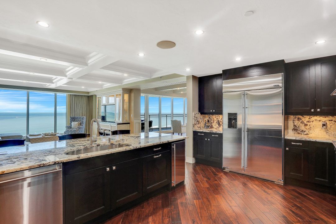 11125 Gulf Shore Dr #606, Naples, FL 34108