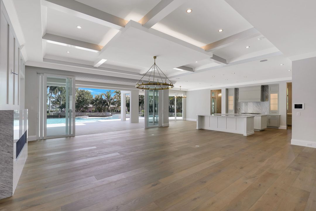 940 17th Ave S, Naples, FL 34102