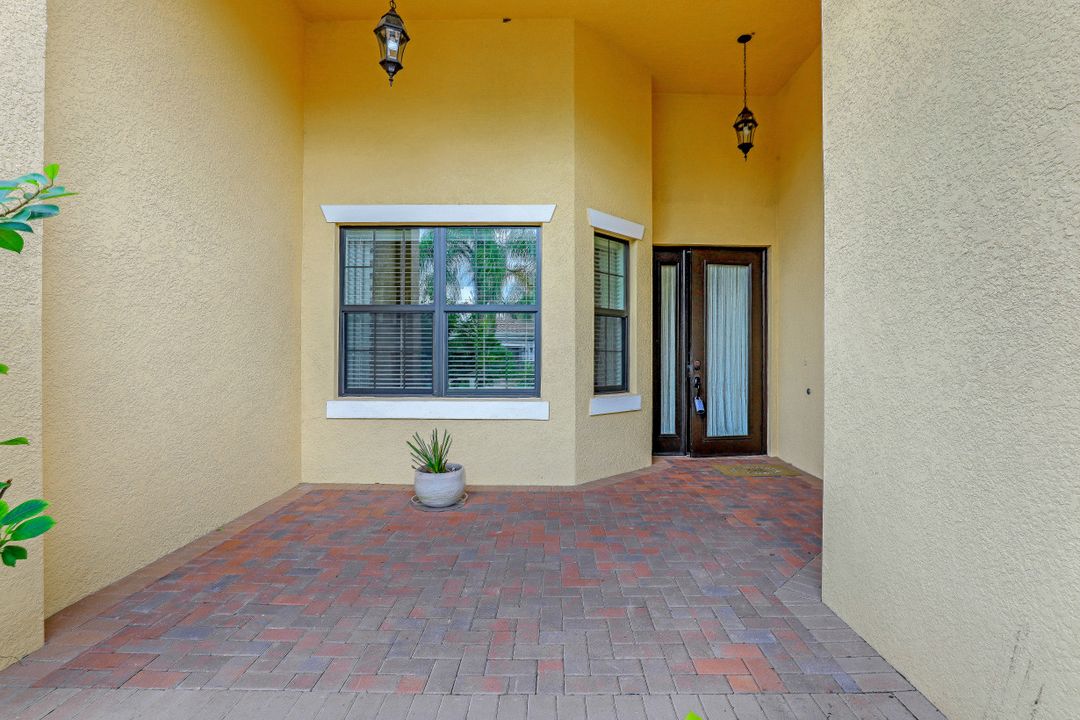 13395 Silktail Dr, Naples, FL 34109