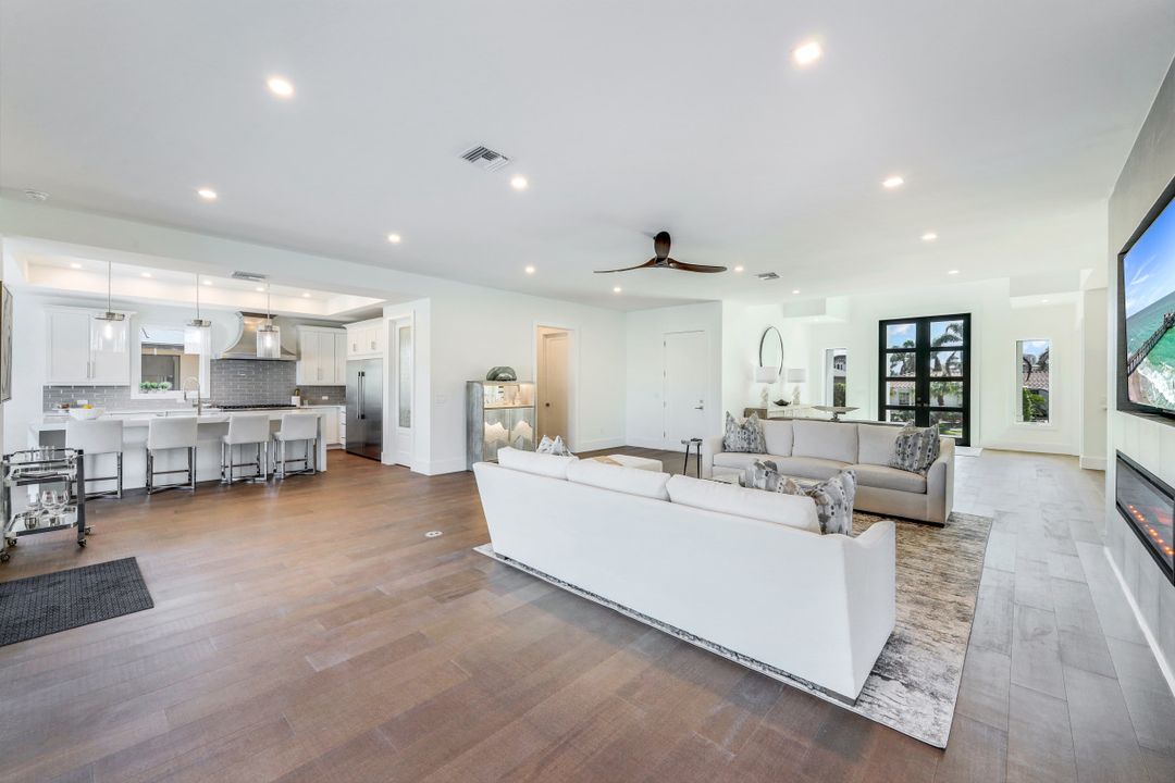 469 Germain Ave, Naples, FL 34108