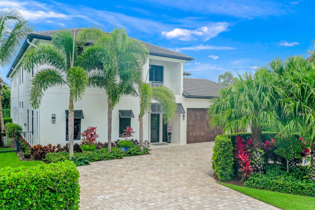 1824 Alamanda Dr, Naples, FL 34102